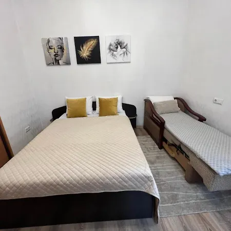 Cozy Near The National Opera شقة